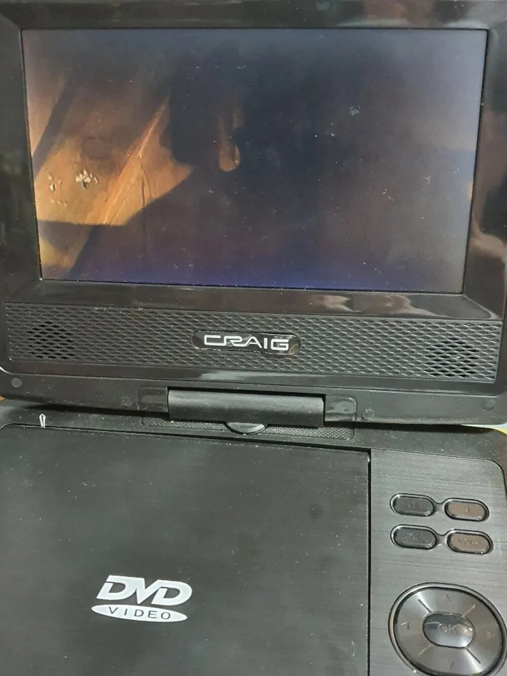 Craig Blue Portable DVD/CD Player 7-inch Swivel Screen CTFT716